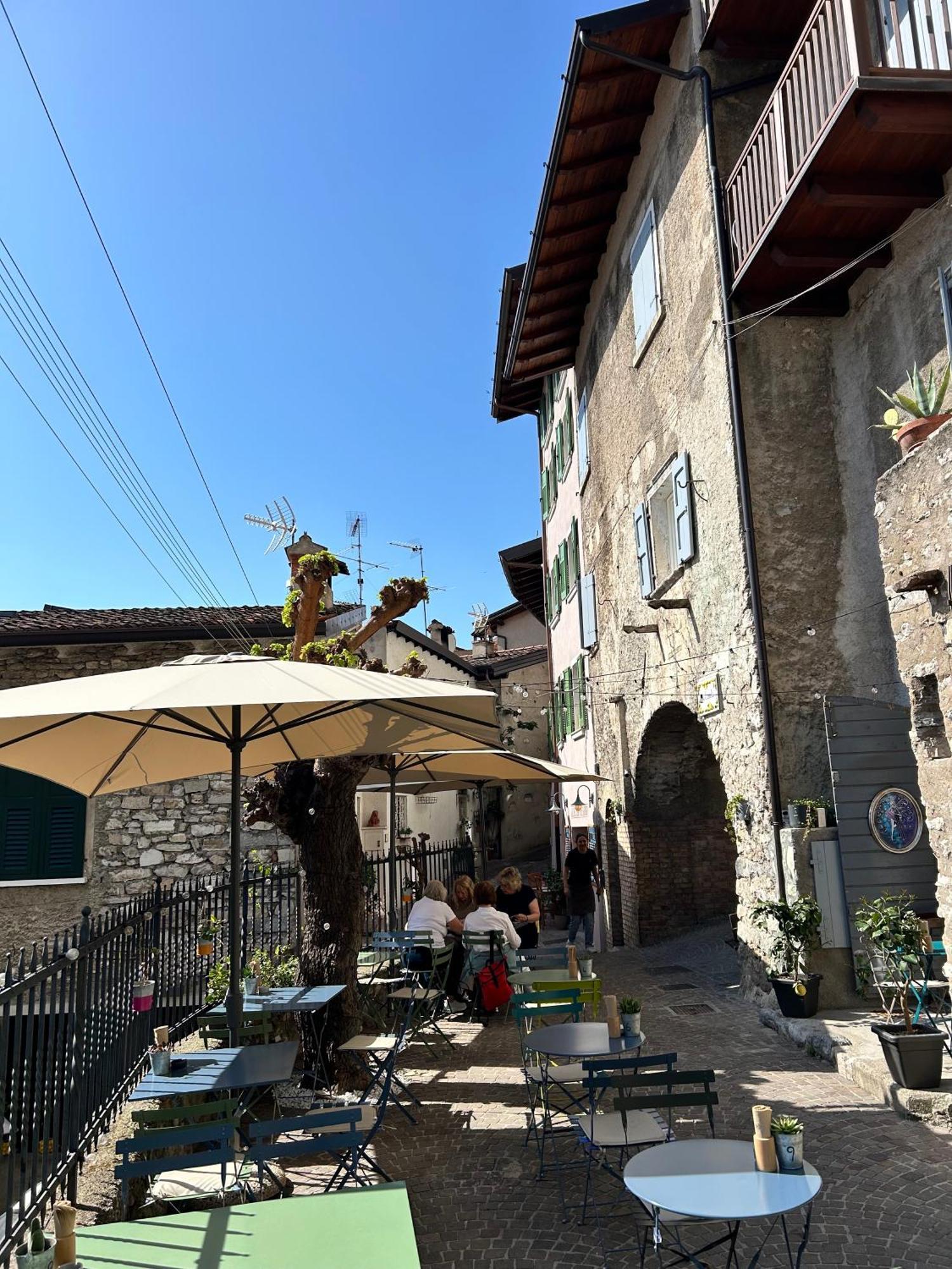 Studios Al Castello Dei Limoni Лимоне сул Гарда Екстериор снимка